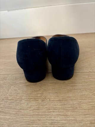 Zapatos de tacón bajo azul