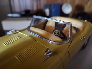 Jaguar E 1961 1/18