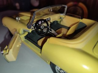 Jaguar E 1961 1/18