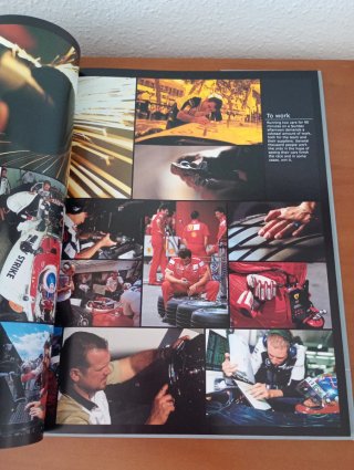 Libro Formula 1 Yearbook 2003-2004