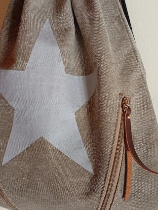 Mochila Beige con Estrella Gris