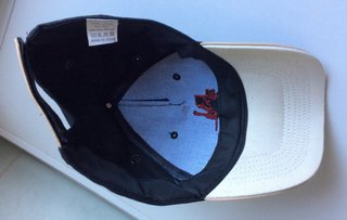 Cappello nero con ricamo muletto Centro Carrelli