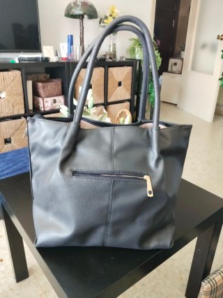 Bolso azul de mano