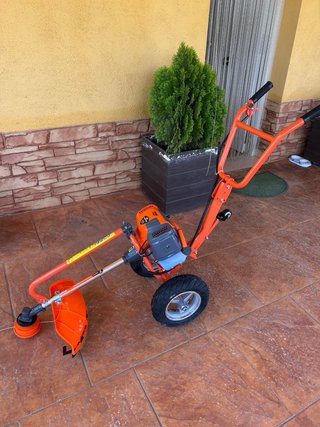 Desbrozadora con ruedas Daewoo DWBC 4400-2