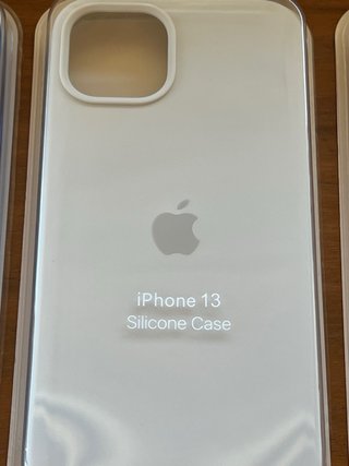 2 custodie in silicone per iPhone 13 nuove e non aperte
