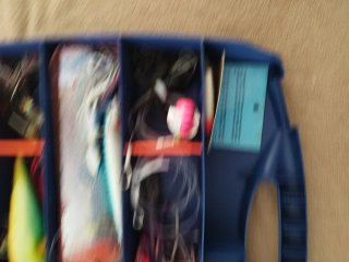 Caja de señuelos de pesca