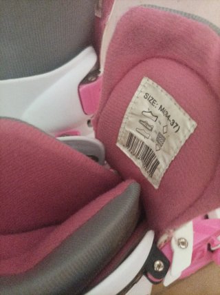 Patins em linha rosa e branco