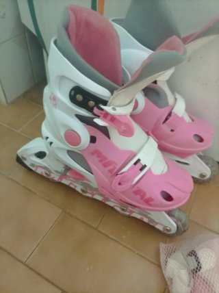 Patins em linha rosa e branco