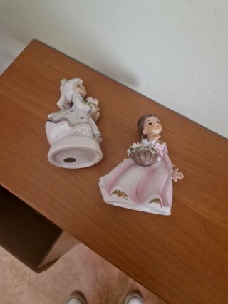 2 Figuras de Porcelana Niñas con Flores