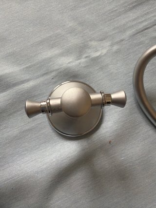 Accesorios de baño plateados