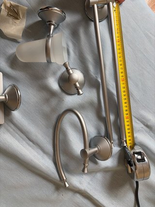 Accesorios de baño plateados