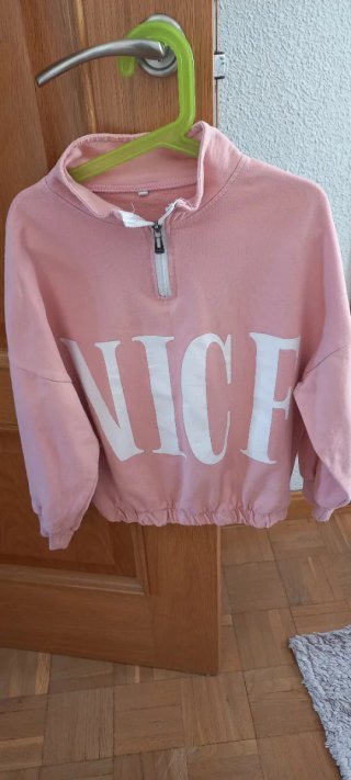 Conjunto Sudadera Rosa y Jeans Zara Desgastados