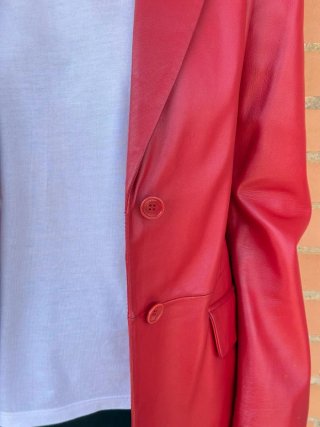 Cazadora de piel roja para mujer