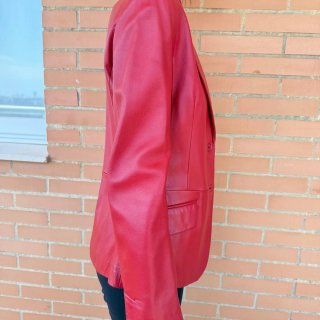 Cazadora de piel roja para mujer