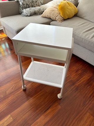 Tavolino Ikea bianco con ruote