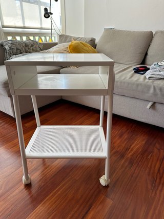 Tavolino Ikea bianco con ruote