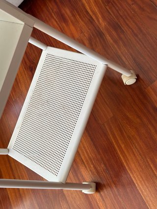 Tavolino Ikea bianco con ruote