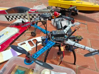Lote RC: Avión, Lancha, Dron y Accesorios
