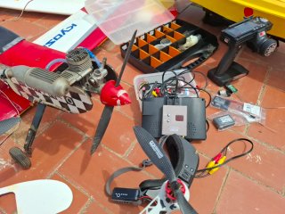 Lote RC: Avión, Lancha, Dron y Accesorios