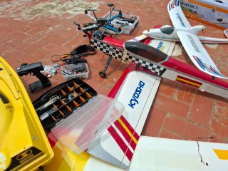 Lote RC: Avión, Lancha, Dron y Accesorios