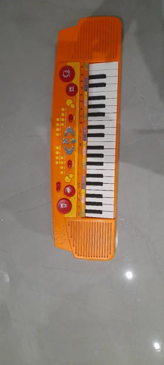 Pianola giocattolo arancione