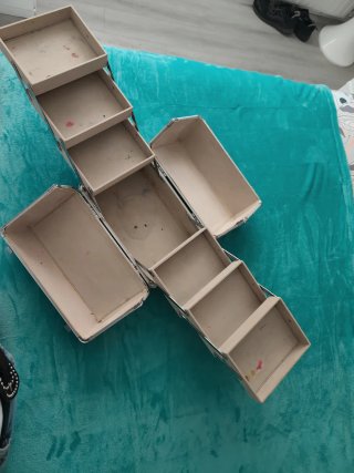 Maletín de maquillaje grande plateado