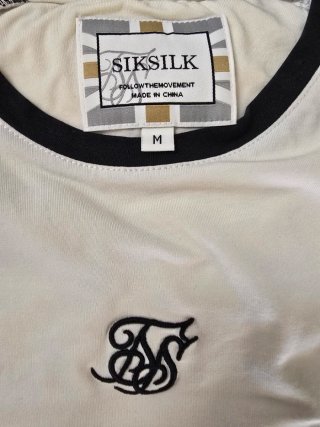 Camiseta SikSilk blanca y negra