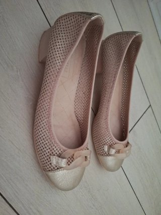 Zapatos Hispanitas dorados y rosas