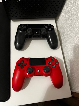 PS4 (PlayStation 4) Negra 2 mandos + 7 Juegos