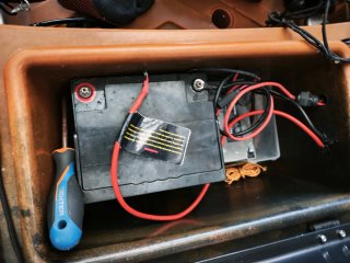 Kayak de pesca con motor y accesorios