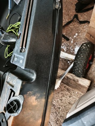 Kayak de pesca con motor y accesorios