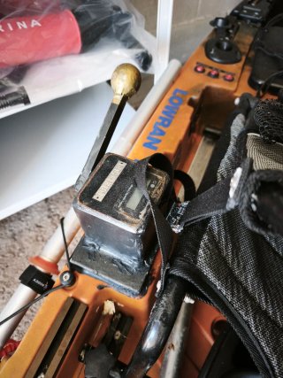 Kayak de pesca con motor y accesorios