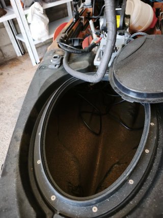 Kayak de pesca con motor y accesorios