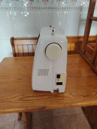 Máquina de coser eléctrica