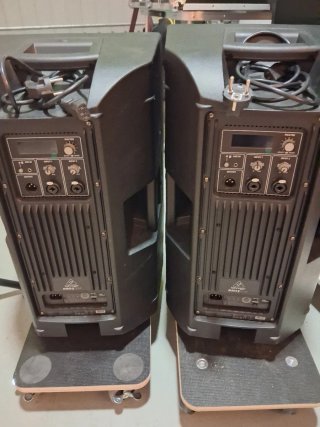 Altavoces Behringer Autoamplificados