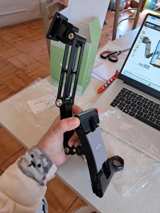 Supporto da parete per tablet in alluminio