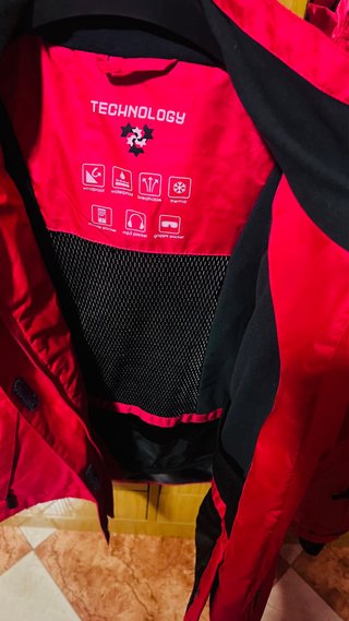 Cazadora de Nieve Mujer Roja y Negra