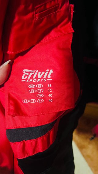 Cazadora de Nieve Mujer Roja y Negra