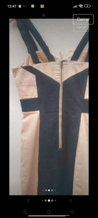 Vestido ceñido beige y negro