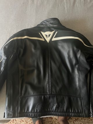 Chaqueta Dainese de cuero con protecciones