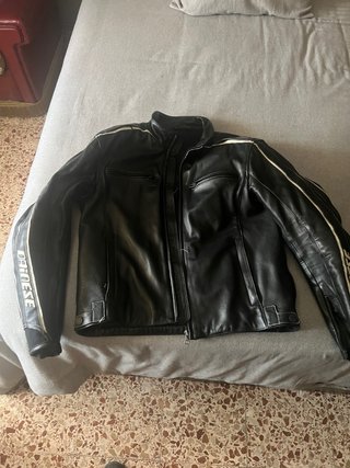 Chaqueta Dainese de cuero con protecciones