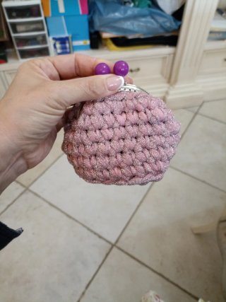 Portamonete uncinetto rosa con perle
