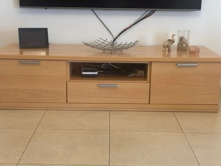 Mueble de salón madera y cristal