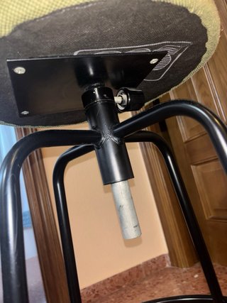 Taburete alto para mesa de dibujo