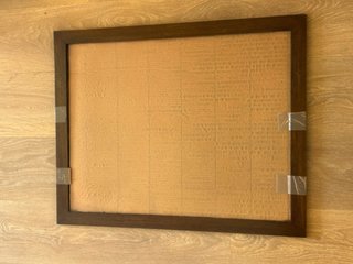 2 marcos antiguos de madera con 2 cristales