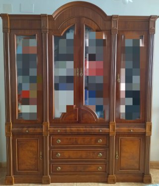 Vitrina de salón de madera y cristal