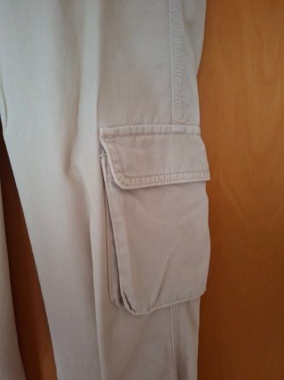 Pantalón cargo beige talla S