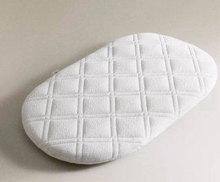 Minicuna Ratán Zara Home. Regalo colchon.