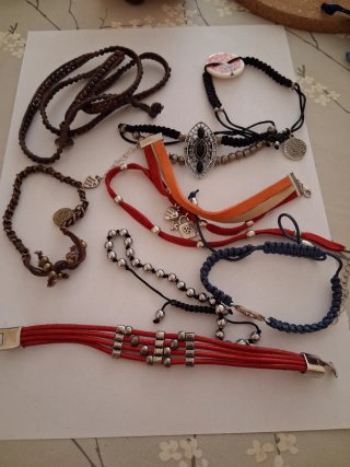 Lote de pulseras variadas