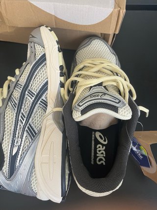 ASICS Zapatillas Beige/Plata Talla 41.5